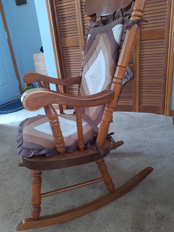 Rocking Chair. in Chairs & Recliners in Owen Sound - Image 2