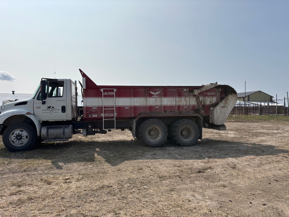 Manure spreading | Farming Equipment | Winnipeg | Free local ...