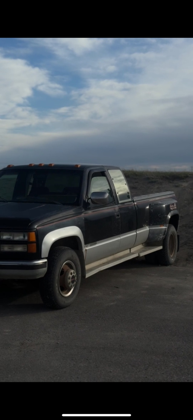 1993 gmc 3500 Extendend cab (trades and cash offer) in Cars & Trucks in Lethbridge