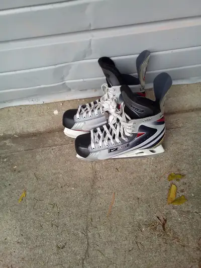 Hockey skates bauer size 8.5, View more
