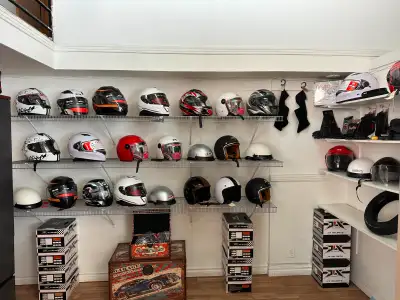 LA SAISON COMMENCE ,TOUT LES CASQUES ET LES ACCESSOIRES EN PROMOTION A PARTIR DE 50.00$ . VENEZ NOUS...
