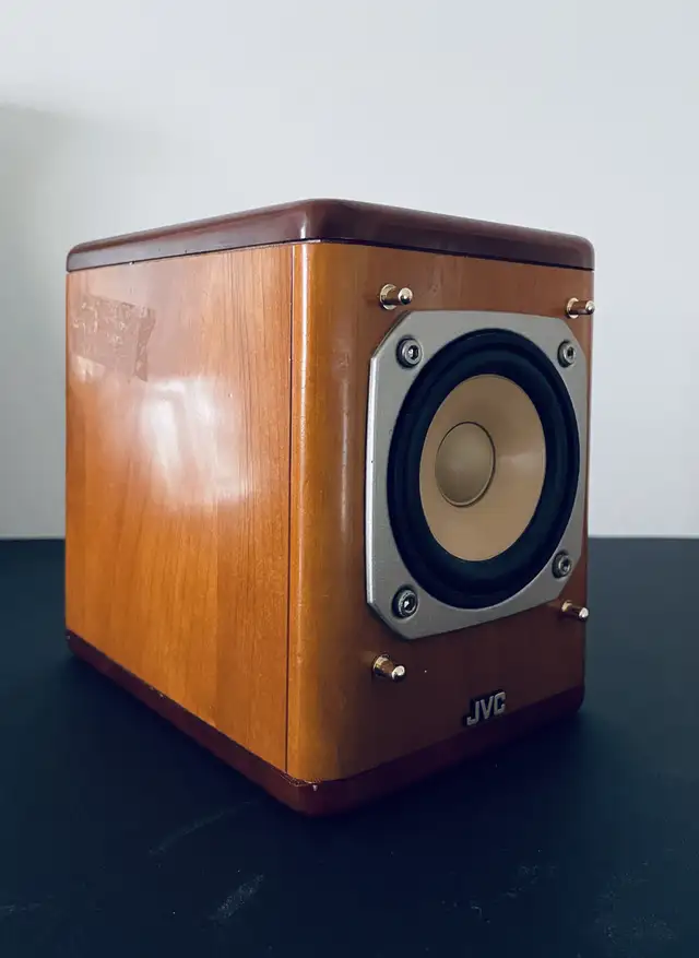 1 X JVC Mini Bookshelf Stereo Full Range Speaker (Japan) in Speakers in Markham / York Region - Image 4