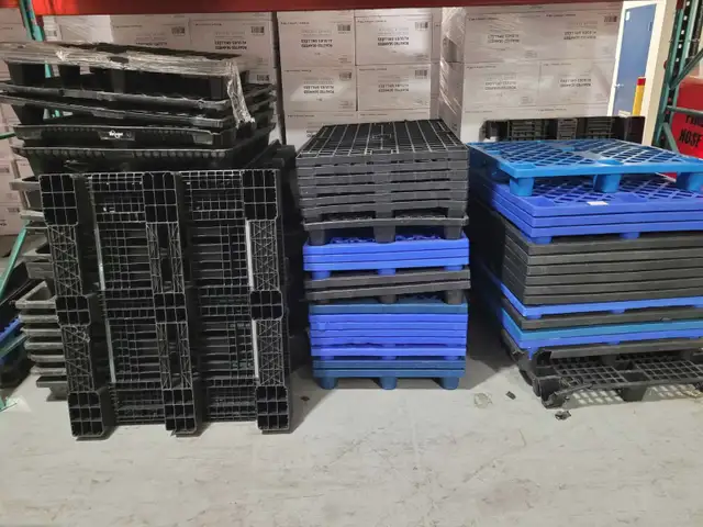 Pallets skids pallet skid indoor dry stored wood plastic COMe IN in Other in Mississauga / Peel Region - Image 6