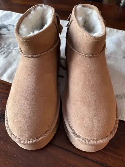 Brand NEW Juicy Couture boots sz 10, View more