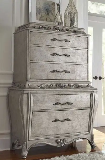 Pulaski Furniture Rhianna 5-Drawer Wood Drawer Chest in an antiq, View more