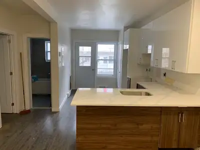 METRO CREMAZIE/JARRY - 3 CHAMBRES - 1.5 SALLE DE BAIN - ELECTROS