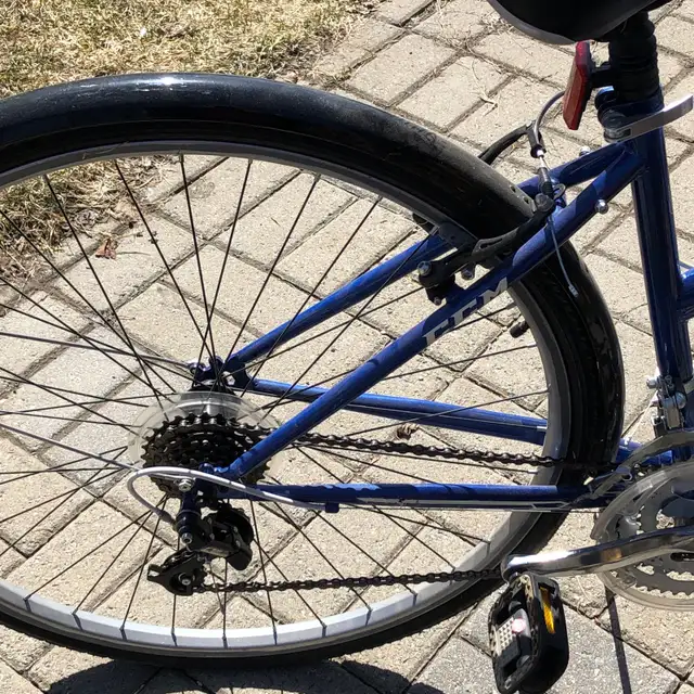 Vélo femme CCM 26 pouces in Cruiser, Commuter & Hybrid in Laurentides - Image 5