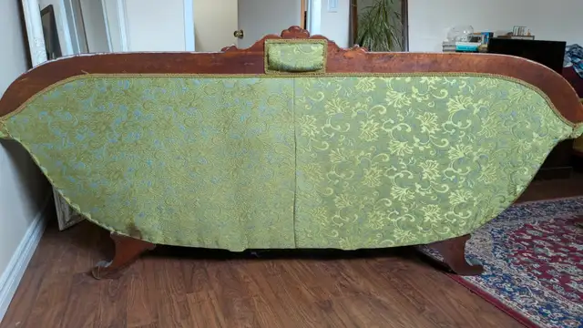 Settee / Antique couch in Couches & Futons in Kingston - Image 3