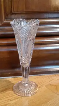 ANTIQUE PRESSED GLASS VASE FROM 1904