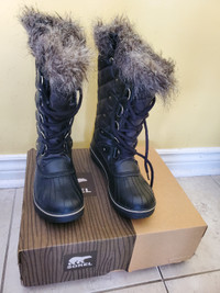 NEW Sorel Tofino black boots