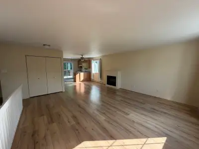 Grand 4 ½ à louer – Dernier étage d’un triplex. Disponible le 1er juillet 2026 Magnifique logement s...