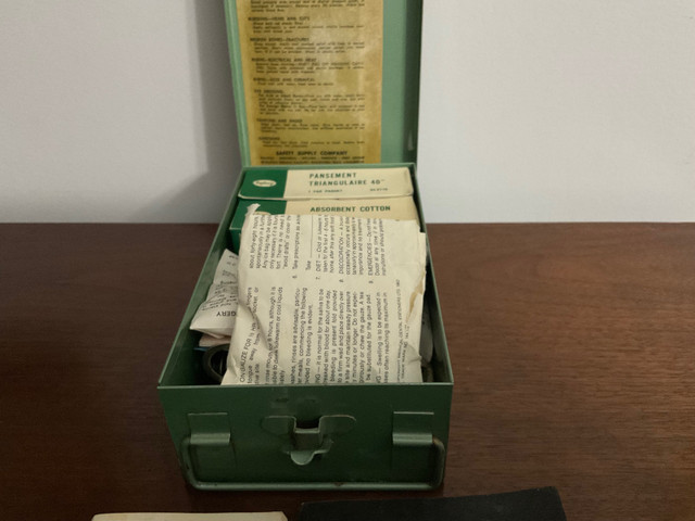 Vintage First Aid Kit $40 in Arts & Collectibles in Trenton - Image 2