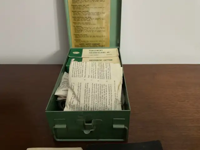Vintage First Aid Kit $4064285830271873121