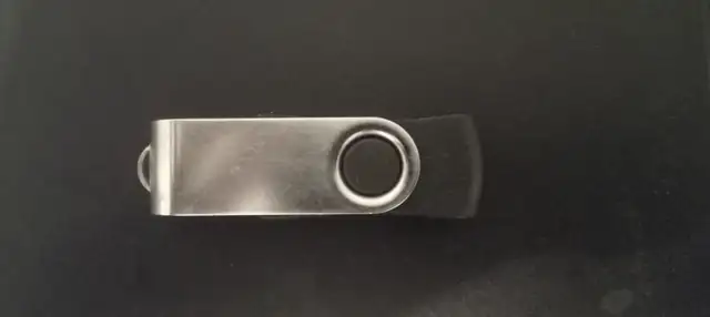 Silver and Black USB Flash Drive553392488129515523