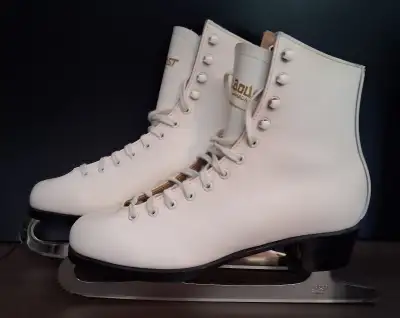 Patins Daoust pour figures, grandeur 7, pratiquement neufs, View more