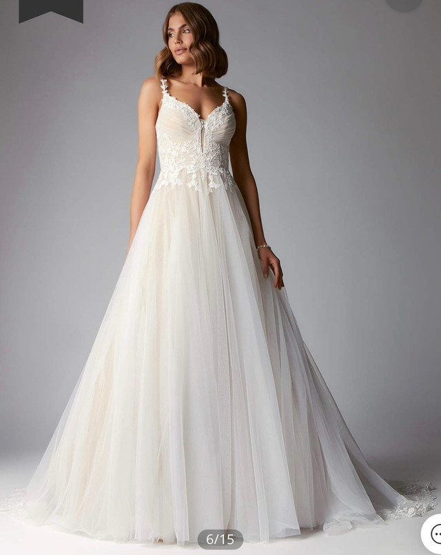 Wedding dress size 8 in Wedding in Belleville - Image 4