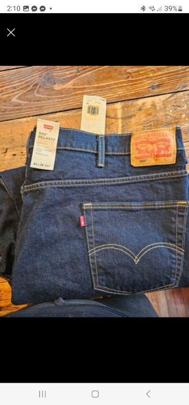 New Levis Mens jeans, and Womens Levis shorts. dans Femmes - Pantalons et shorts  à Ouest de l’Île - Image 2