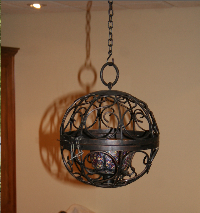 CHANDELIER MÉDIÉVAL in Arts & Collectibles in Laval / North Shore - Image 2
