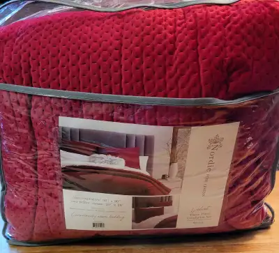 Comforter set (brand new), View more