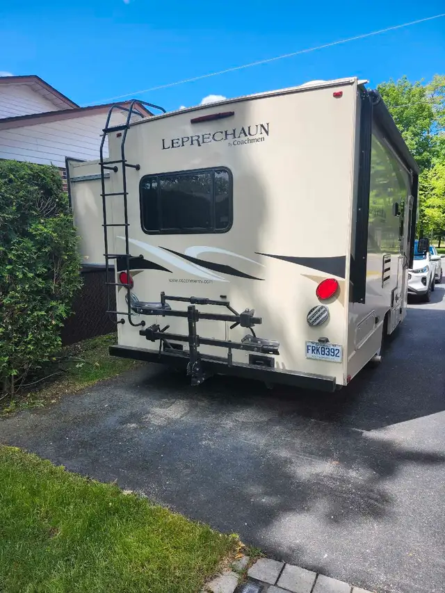 VR Coachmen 2019 in RVs & Motorhomes in Granby - Image 3