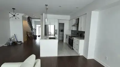 Address: 1016 Eider St，Ottawa, ON K4M 0P5 Rental Price: $2700 monthly Welcome to 4-year-old townhous...