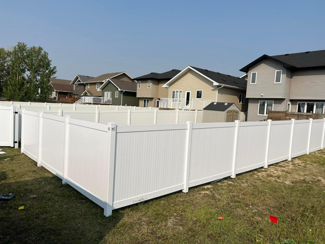 PVC fence (EARLY BIRD OFFER) in Decks & Fences in Moose Jaw - Image 4