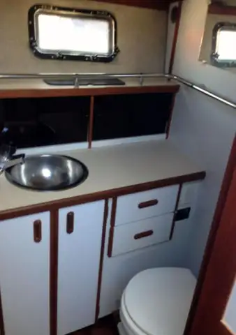 Carver 3207 Motor Yacht say goodbye to the woods in Powerboats & Motorboats in Bridgewater - Image 10