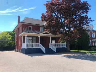2 bedroom 1 bath. Suit working couple or independent professionals. Available June 15 or July 1 or A...