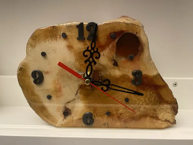 Horloge De Table en Bois/Wooden Table Clock Naturel Handmade in Home Décor & Accents in Gatineau - Image 8