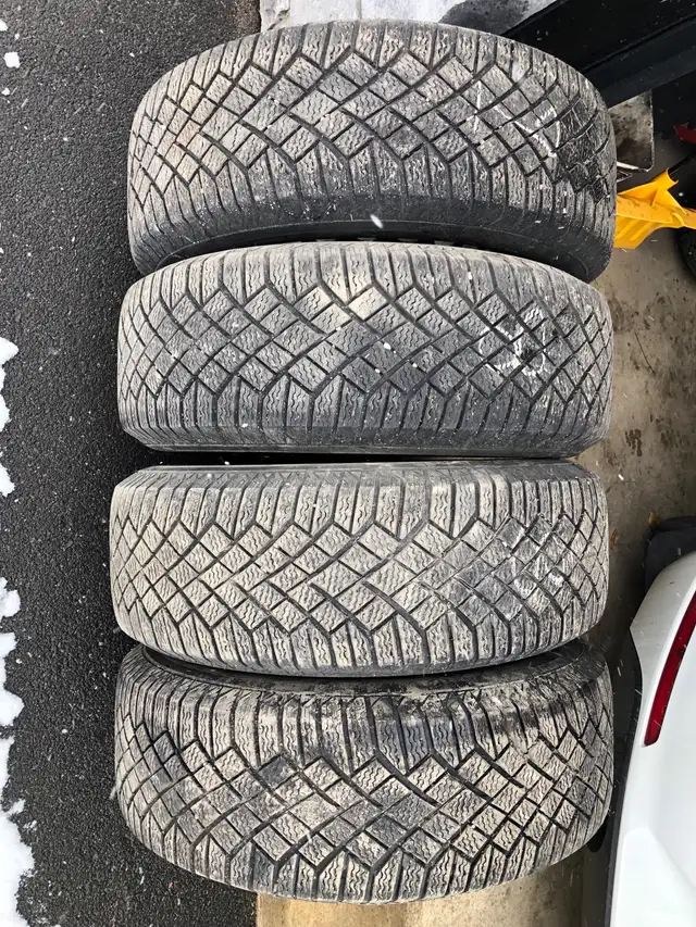 Pneus d'hiver 16" sur jantes VW 5x112 in Tires & Rims in Lévis - Image 3