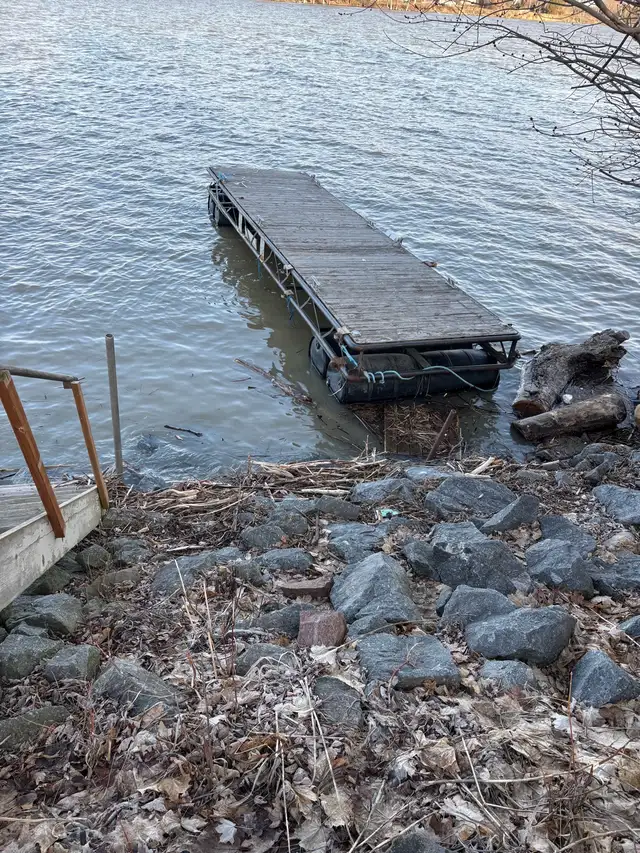 quai à vendre déjà sur la rivière Richelieu in Quebec in Canada - Image 2