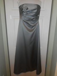 STRAPLESS GOWN FOR SALE: BRING ME AN OFFER!