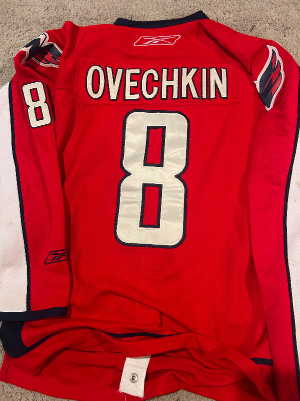 Washington capitals hockey jersey with Ovechkin in Hockey in St. Catharines - Image 2