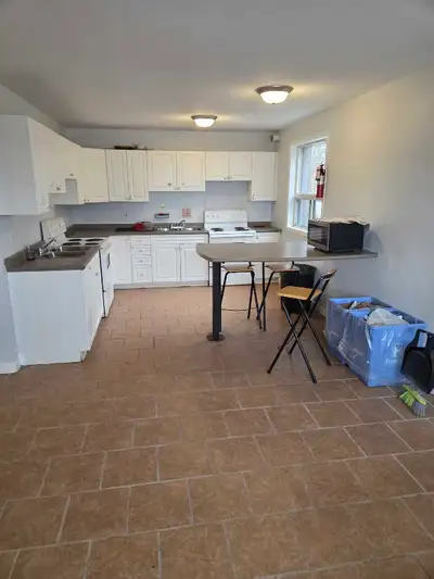 OFF CAMPUS STUDENT LIVING! DUNDURN STUDENT RESIDENCES OFFER ALL GIRLS, COED LIVING. ONSITE FREE PARK...