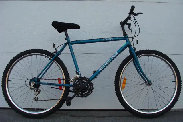 CCM Excel Vélo Montagne Chromoly Mountain Bike 18vit/spd VINTAGE in Mountain in Laurentides - Image 2