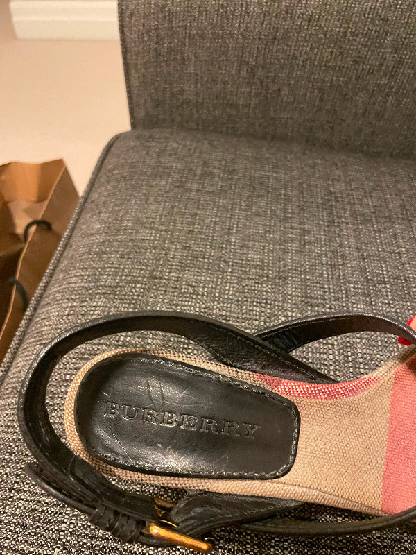 Authentic Burberry wedge sandals size 7 in Women's - Shoes in Markham / York Region - Image 4