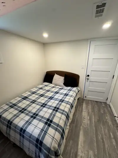 Collins Bay & Bath Road Lower Floor suite rental Unit