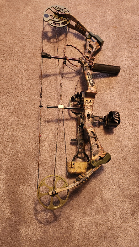 Bear encounter compound bow in Fishing, Camping & Outdoors in Prince Albert - Image 2