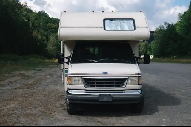 VR CLASSE C 24 PIEDS - FORD 1993 in RVs & Motorhomes in Laurentides - Image 3