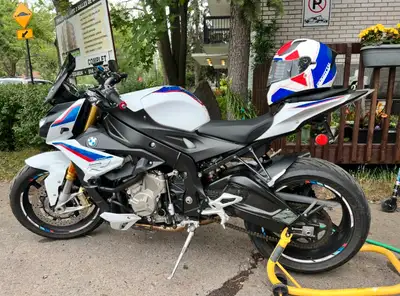 C’est avec tristesse que je dois me débarrasser de cette magnifique moto. Mais les priorités ont cha...