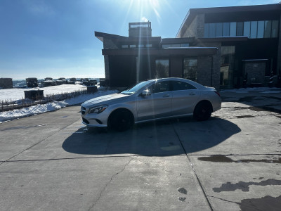 18 Mercedes CLA 250 4MATIC 67k Kms w/new all-weather tires     