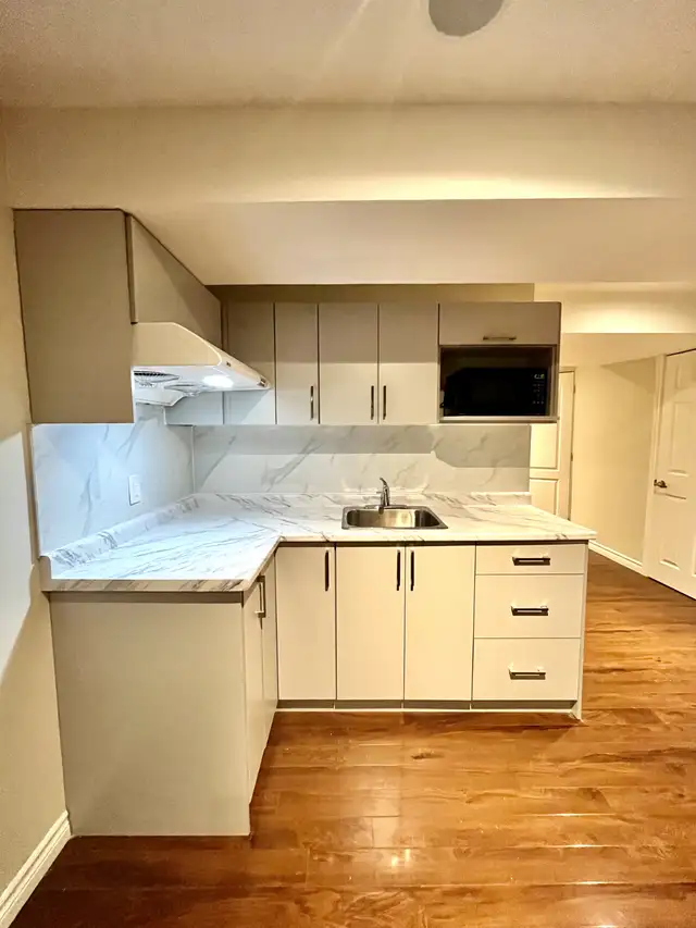 Private basement w/ separate entrance in great neighborhood!! in Room Rentals & Roommates in Kitchener / Waterloo - Image 5