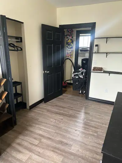 roommate wanted