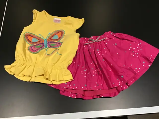 Girls clothing size 18 and a few 24 months in Clothing - 18-24 Months in Barrie - Image 9