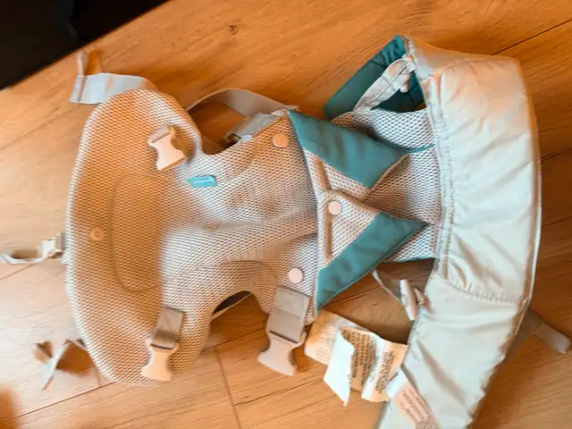 baby carrier in Strollers, Carriers & Car Seats in Mississauga / Peel Region - Image 3