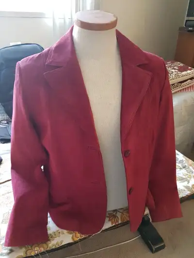 Vintage Danier Jacket. NEW. NEVER WORN. It has the original price tag. It is burgundy/beet colour. S...