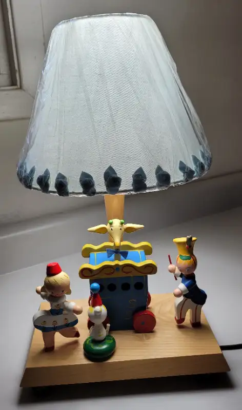 Vintage Wood Circus Figures Wind-up Musical Nursery Lamp in Arts & Collectibles in Oshawa / Durham Region - Image 9