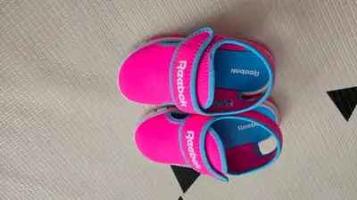 Reebok Toddler Girls Waveglider Sandals Size 9, View more