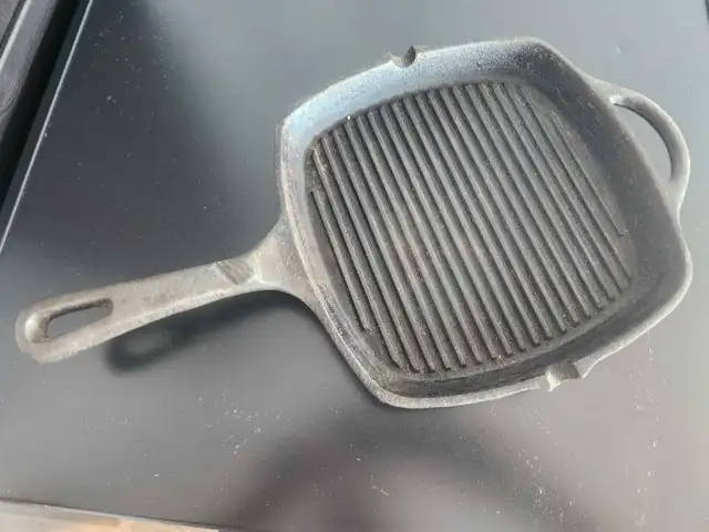 Cast Iron Grill Pan in Kitchen & Dining Wares in Ottawa - Image 3