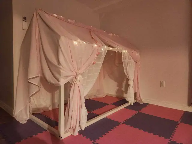 Wood bed in Beds & Mattresses in Charlottetown - Image 3